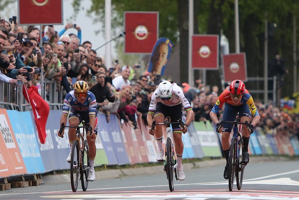 Skjelmose stunt met winst in Amstel Gold Race
