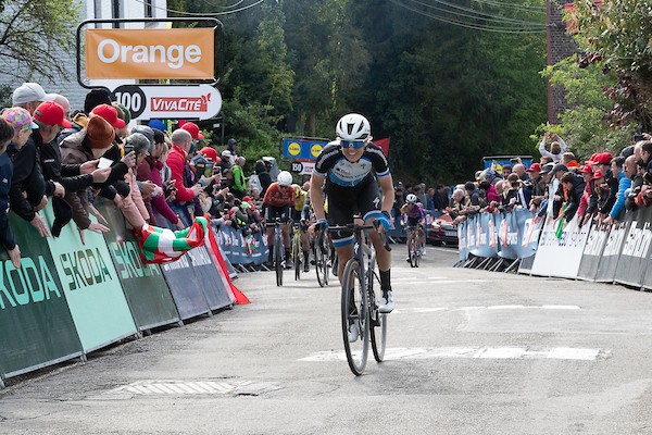 Eline Jansen wint Classique Morbihan