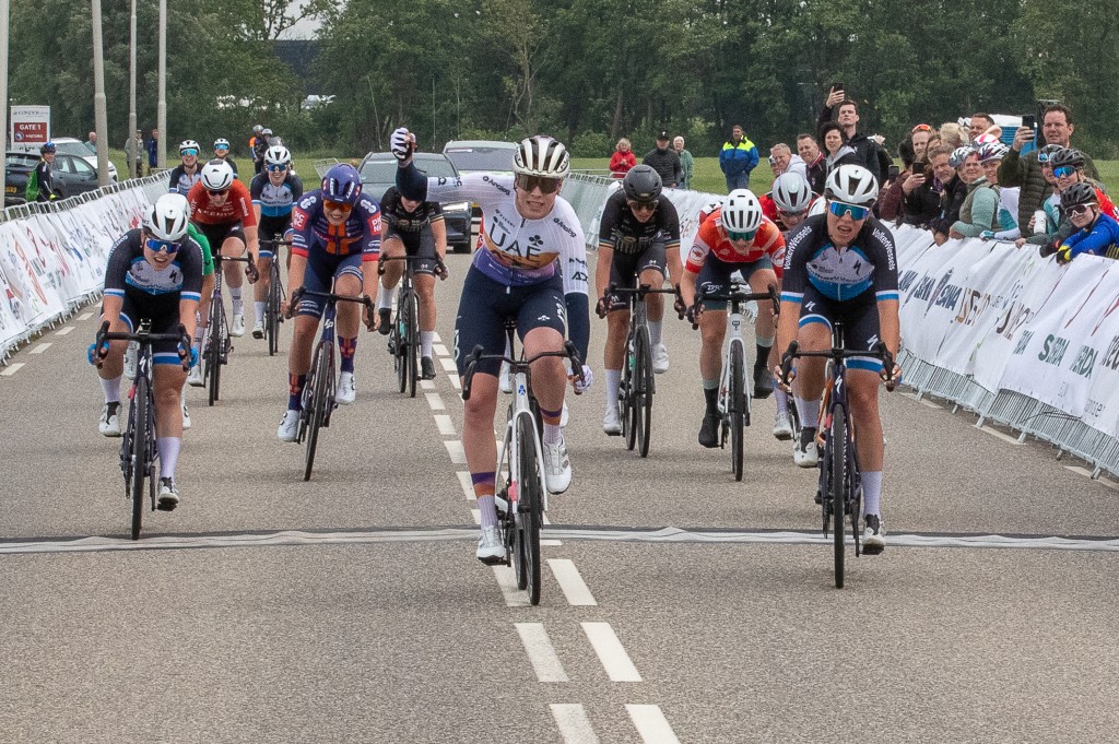 Sofie van Rooijen wint Omloop Zwartewaterland