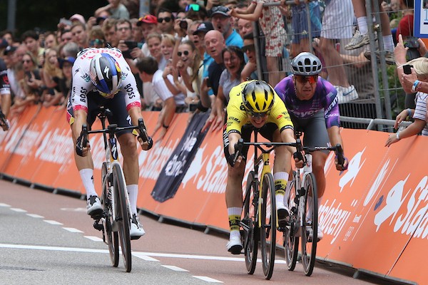 Van Poppel sprint eindelijk naar rood-wit-blauw