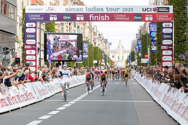 Simac Ladies Tour:Wiebes wint in Leuven