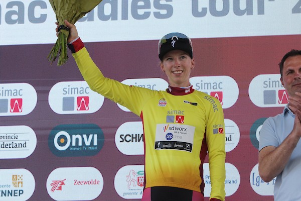 Lorena Wiebes wint Simac Ladies Tour 2025