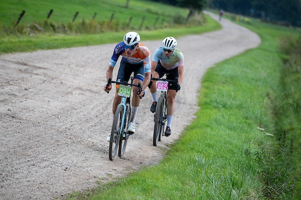 Neefjes en Van der Veen winnen Gravel Rijssen