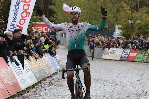 Nieuwenhuis met tweede zege op zak naar EK