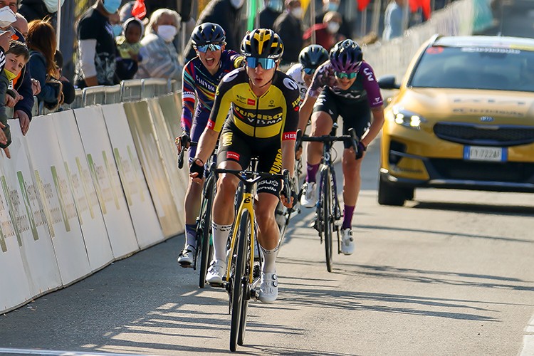 Vos sprint naar tweede plek in Trofeo Binda