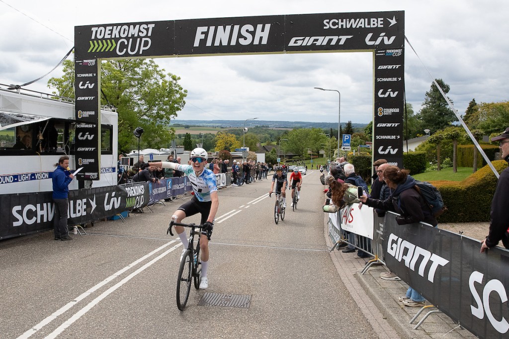 Van Aalst en Forysth wihhaars Omloop Simpelveld