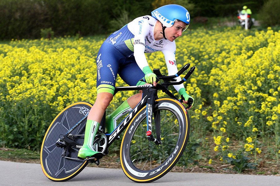 Van Vleuten wint proloog in Luxemburg