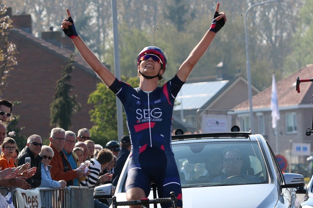 Adriaan Janssen wint Omloop Braakman