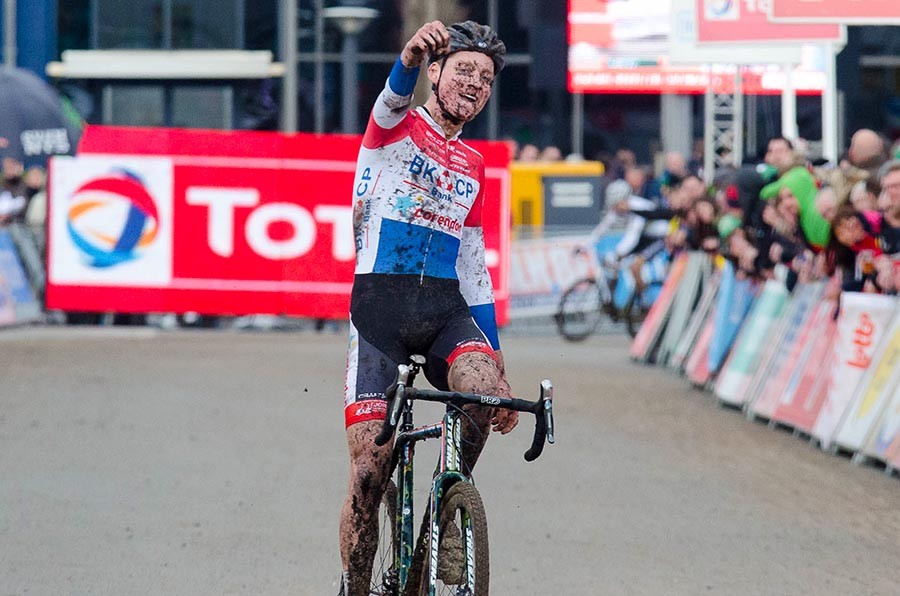 Hoogstraten: Van der Poel boekt zege