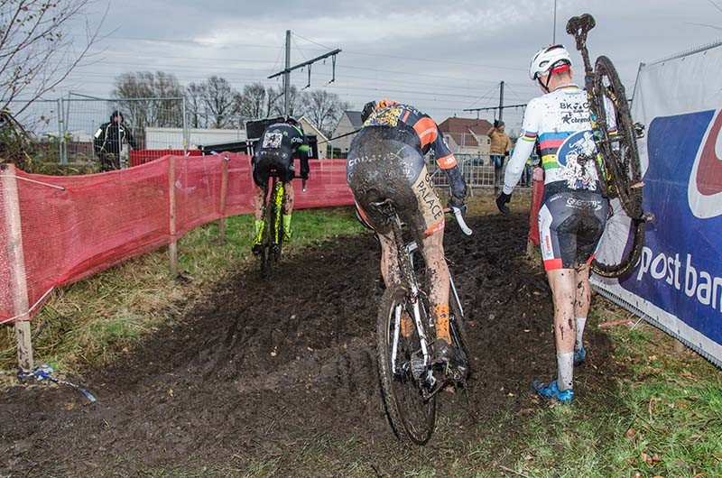 Pech werpt Van der Poel terug in Essen