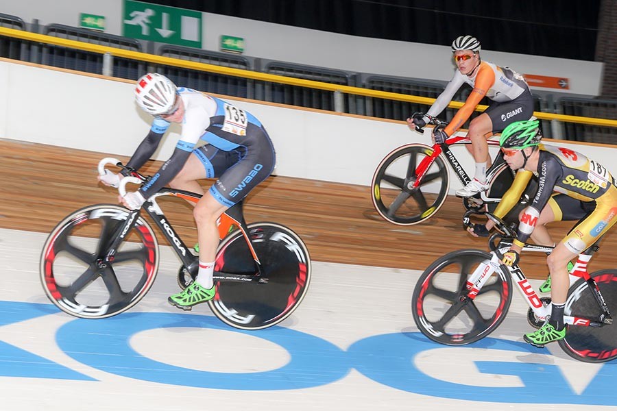 Caspers wint het NK op de puntenkoers