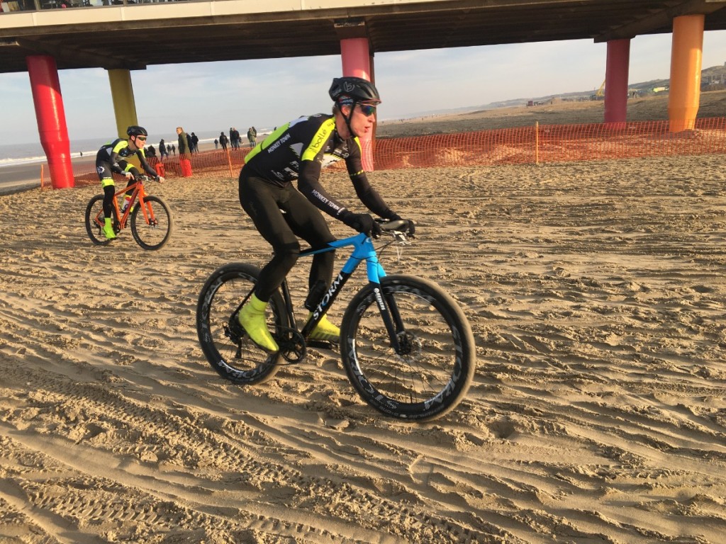 Ivar Slik snelt naar overwinning in Duin tot Duin Race