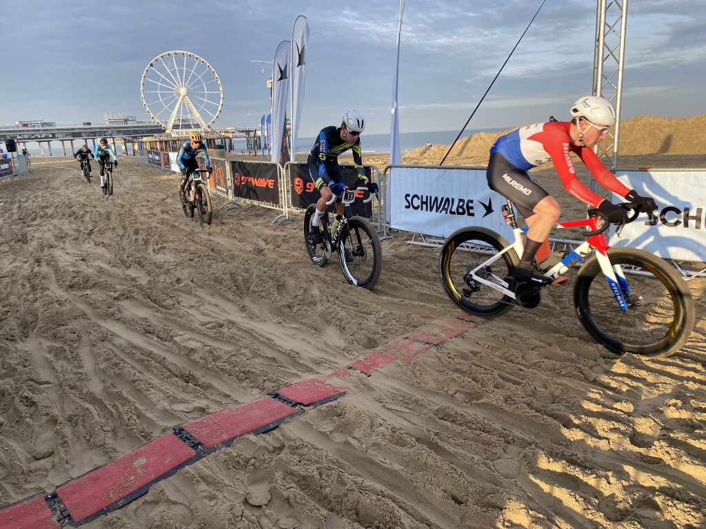 Rick van Breda en Kirstie van Haaften winnen Dijk tot Dijkrace Huisduinen