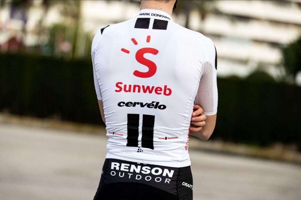 Sunweb wisselt van rood naar wit tricot