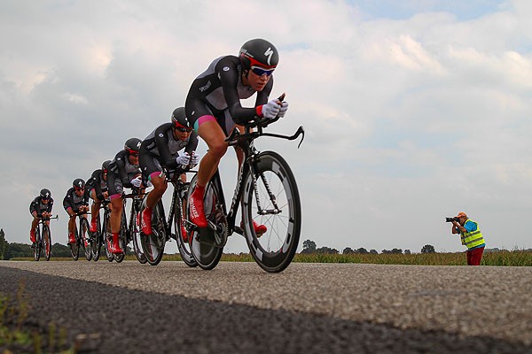 Van Dijk wint ploegentijdrit met Specialized