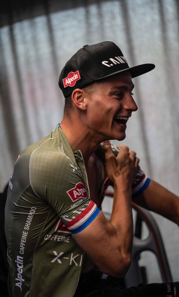 Giro: Alpecin-Fenix en Intermarché in speciaal shirt