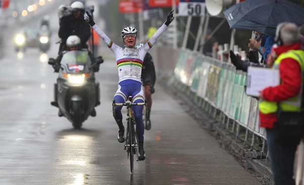 Vos klopt Van Dijk in Boels Ronde van Drenthe