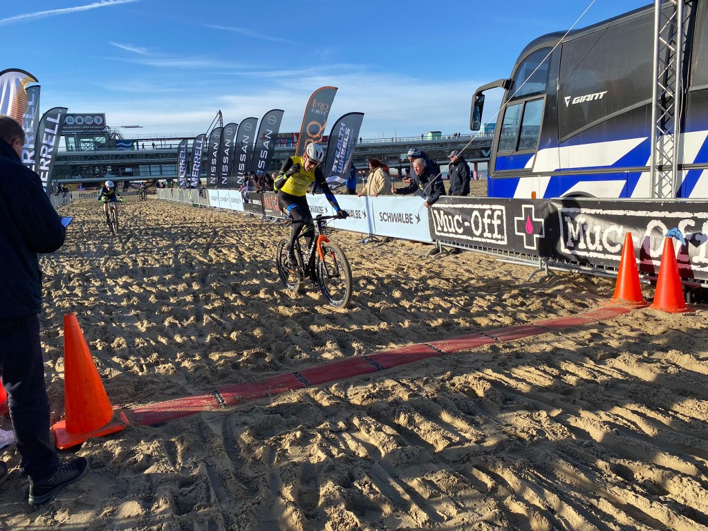 Menno Don wint Beachrace Scheveningen