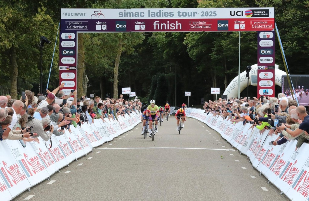 Wiebes sprint naar tweede zege in Simac Ladies Tour