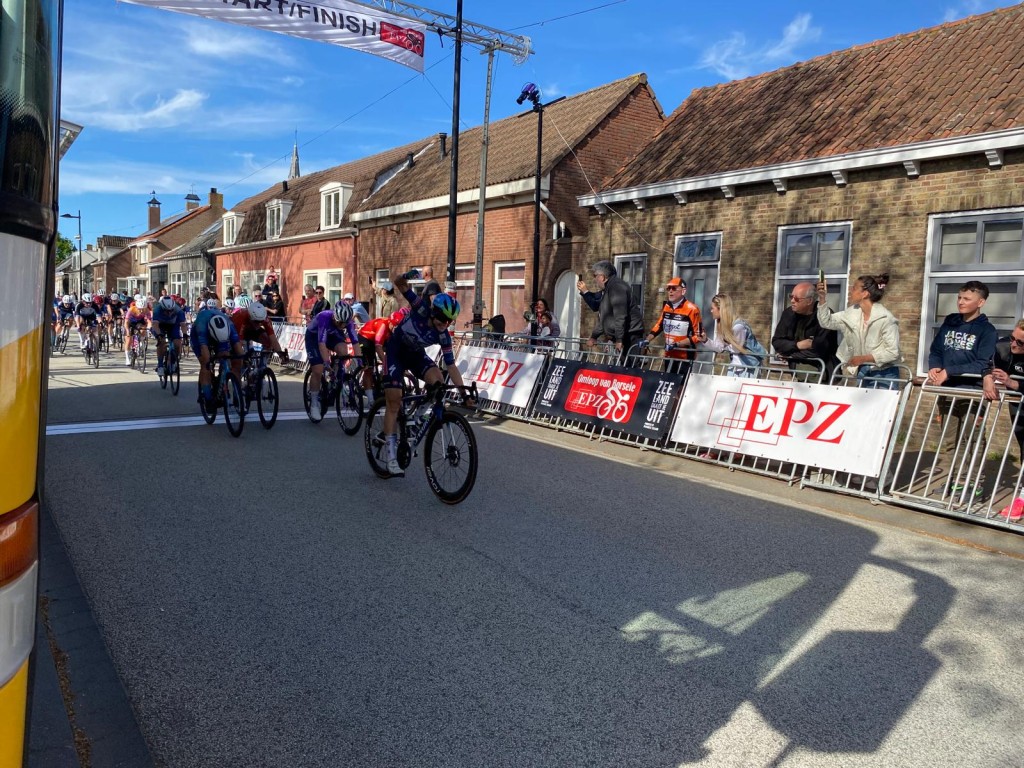 Nicole Steigenga wint Omloop Borsele