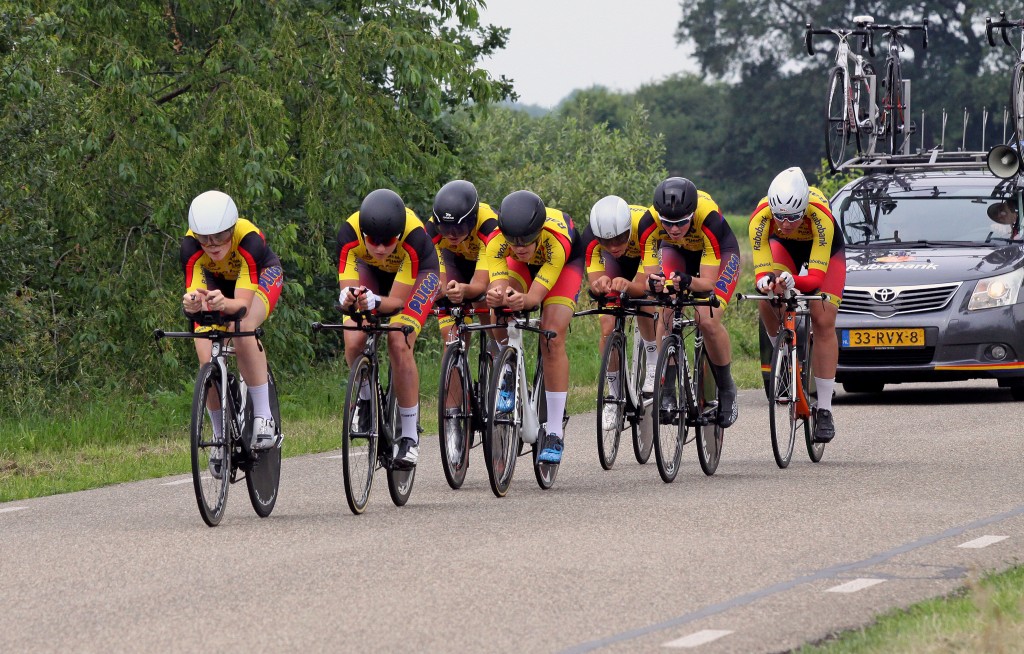 Van Arckel wint ploegentijdrit in Roden