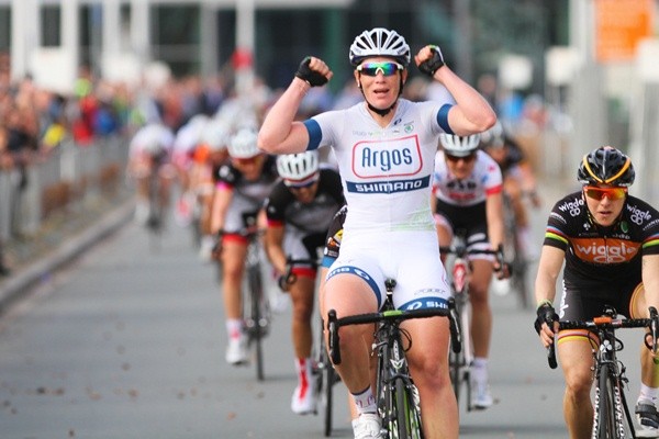 Wild sprint naar de winst in Ronde van Gelderland