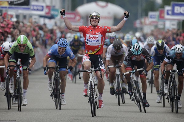 Boom pakt leiding Eneco Tour in thuisplaats Vlijmen